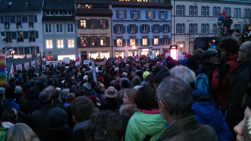 Aufstellung zur NoPEGIDA-Demo auf dem Augustinerplatz. (CC BY-SA 4.0 Elzpiraten)